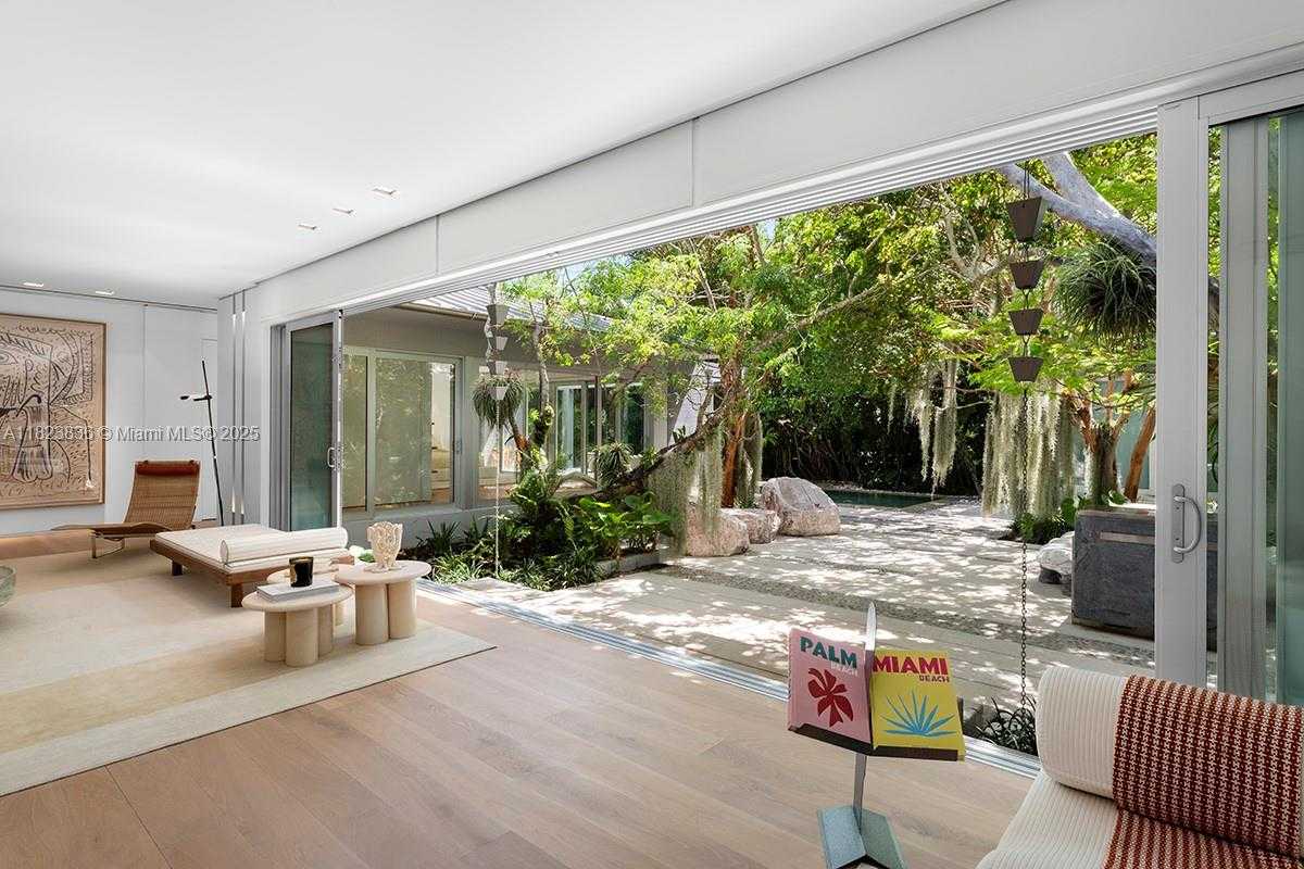 Small Image of 11 LA GORCE CIR, Miami Beach Number 4