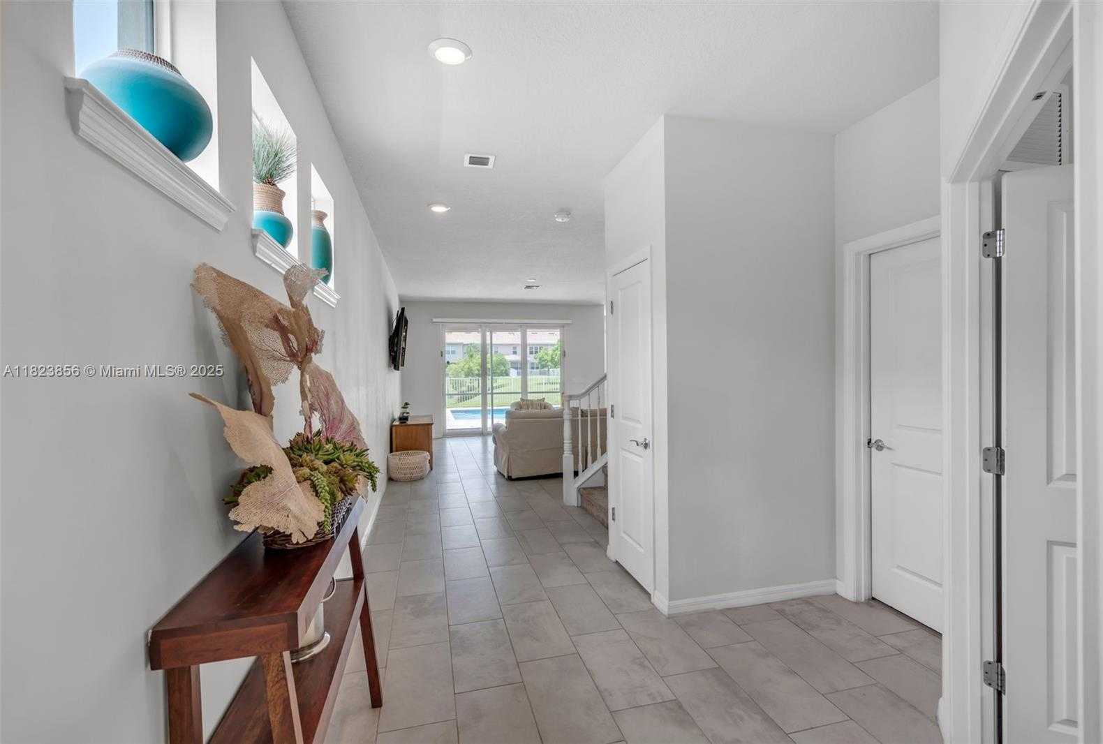 Small Image of 1595 PONGAM TER, Hollywood Number 10