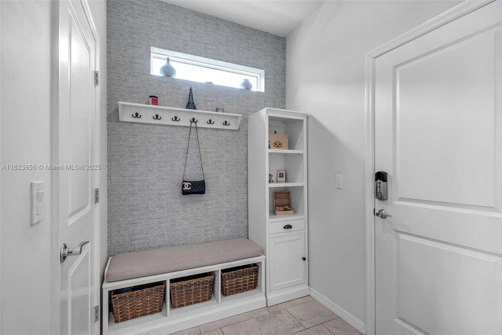 Small Image of 1595 PONGAM TER, Hollywood Number 23