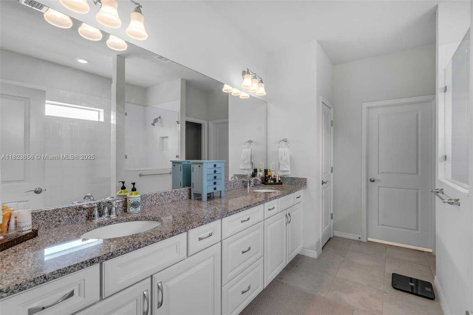 Small Image of 1595 PONGAM TER, Hollywood Number 38