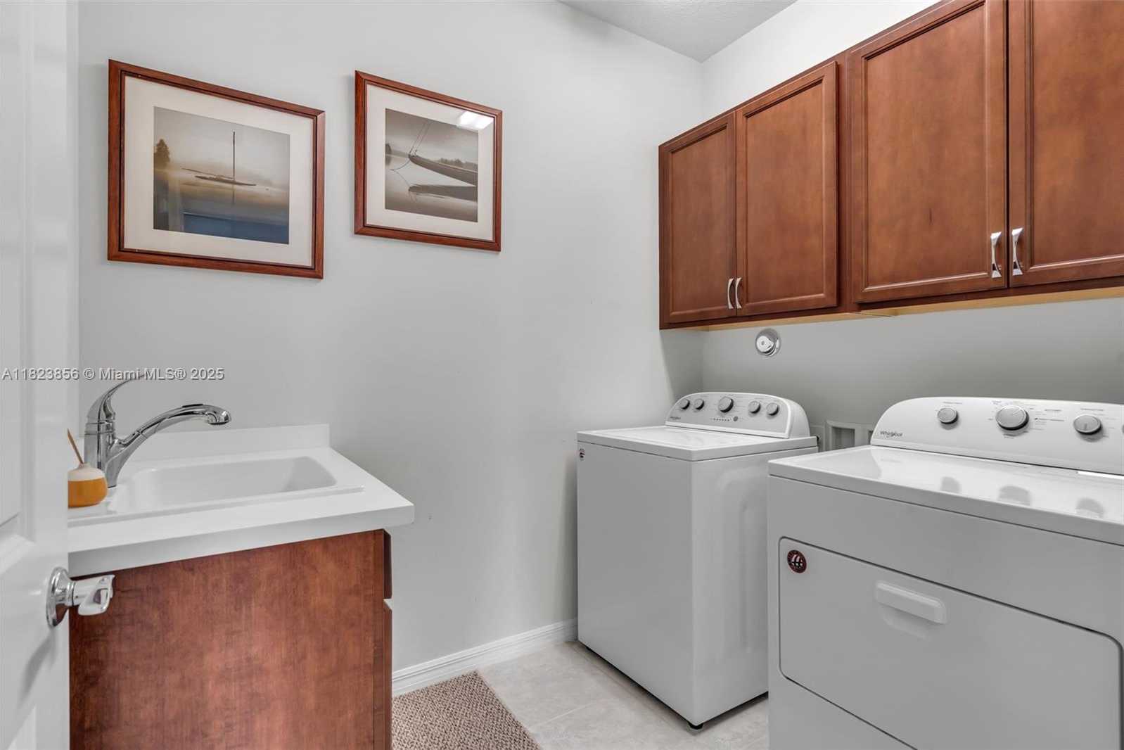 Small Image of 1595 PONGAM TER, Hollywood Number 41