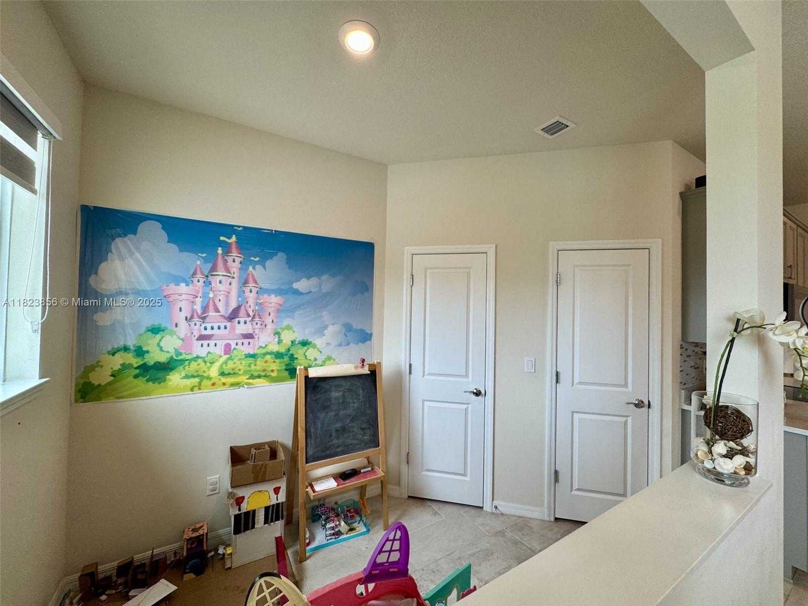 Small Image of 1595 PONGAM TER, Hollywood Number 68