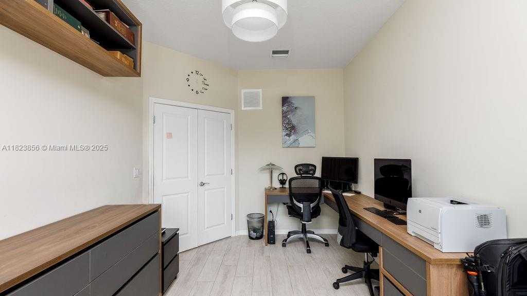 Small Image of 1595 PONGAM TER, Hollywood Number 89