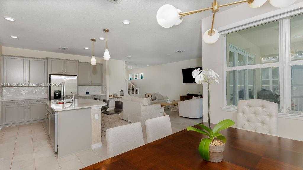 Small Image of 1595 PONGAM TER, Hollywood Number 92