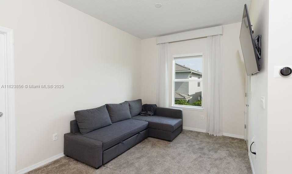 Small Image of 1595 PONGAM TER, Hollywood Number 93