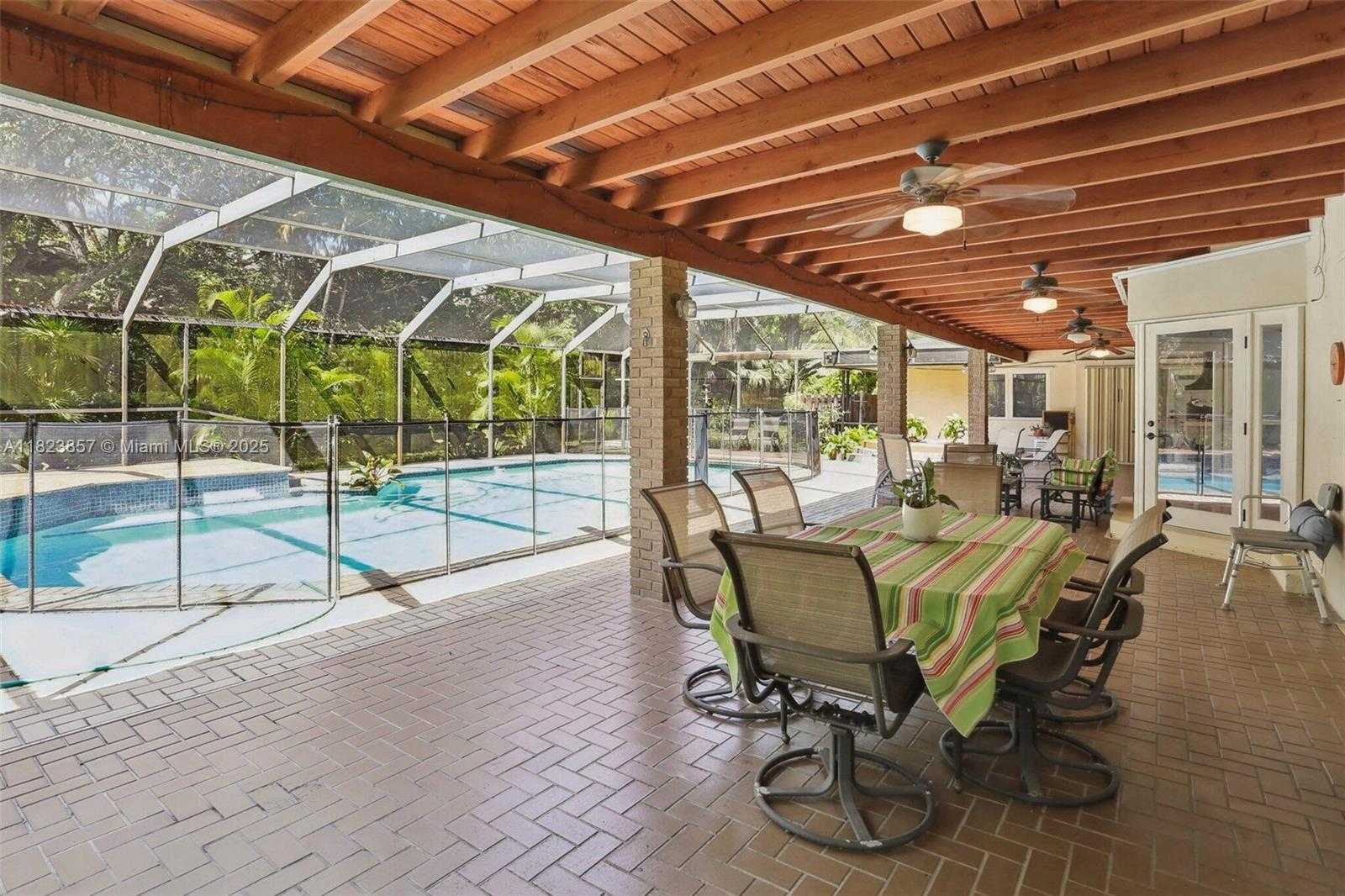 Small Image of 10920 SOUTH WEST 68TH AVE RD, Pinecrest Number 11