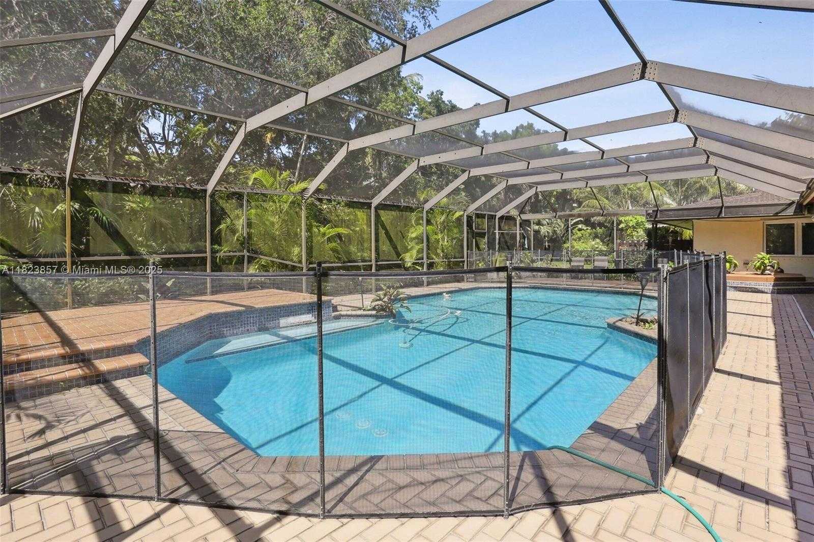 Small Image of 10920 SOUTH WEST 68TH AVE RD, Pinecrest Number 12