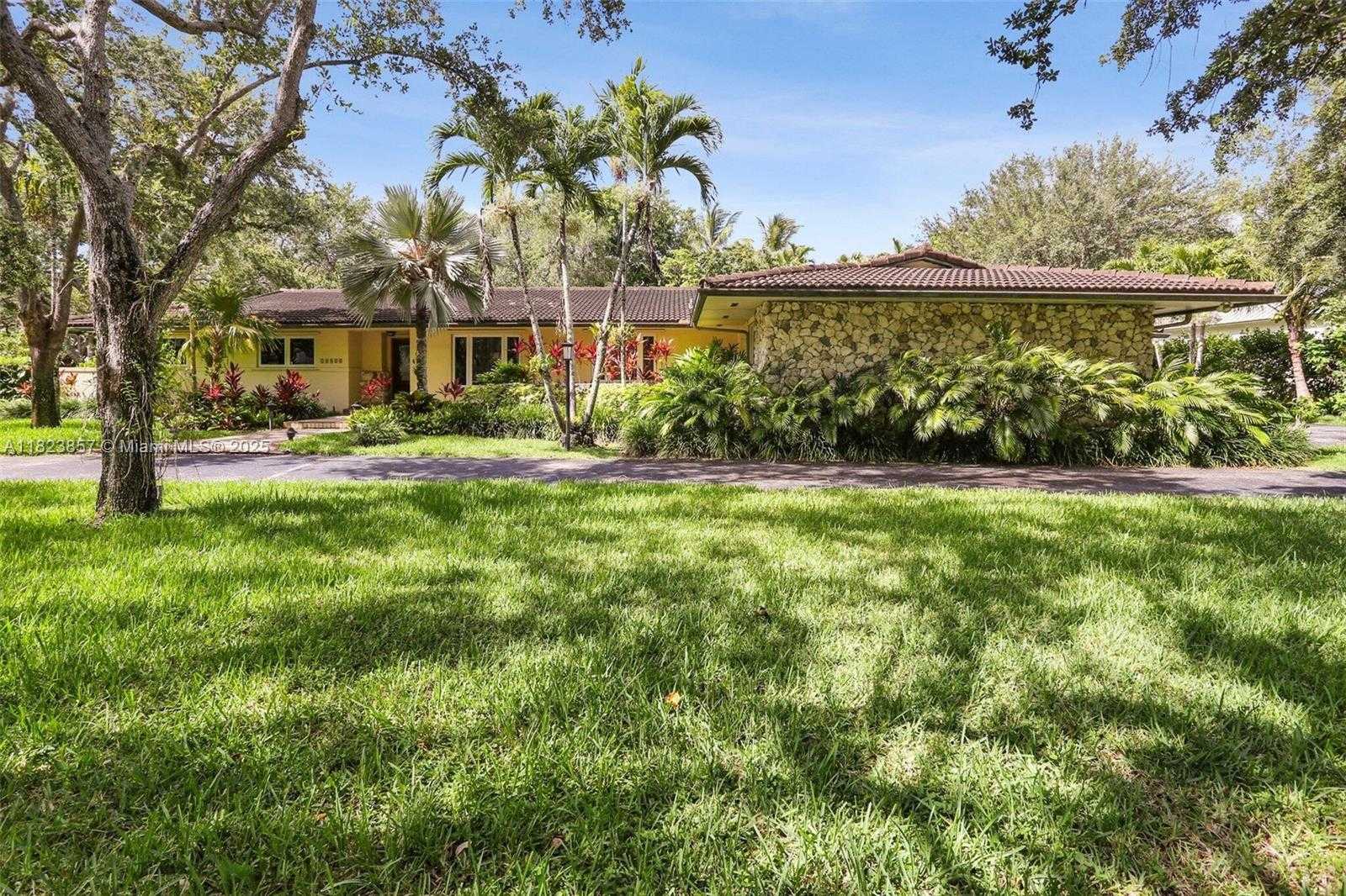Small Image of 10920 SOUTH WEST 68TH AVE RD, Pinecrest Number 3