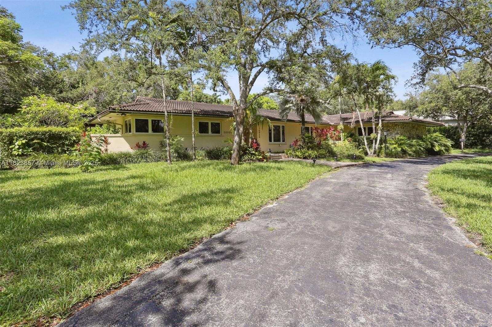Small Image of 10920 SOUTH WEST 68TH AVE RD, Pinecrest Number 5