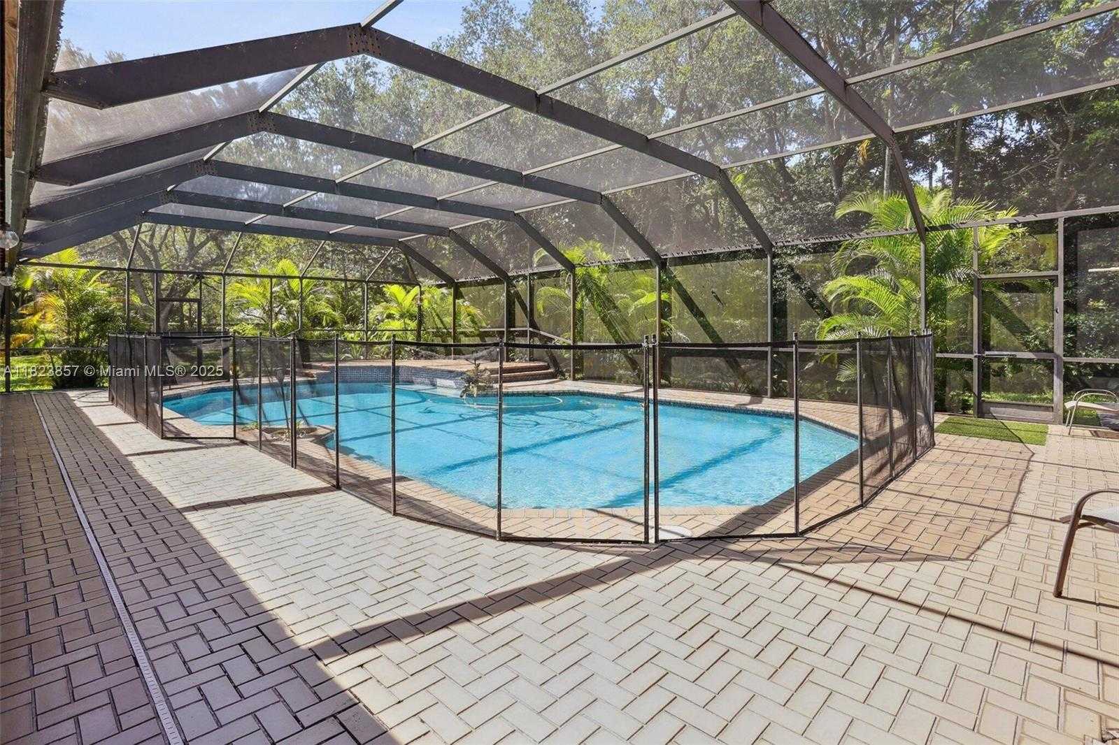 Small Image of 10920 SOUTH WEST 68TH AVE RD, Pinecrest Number 7