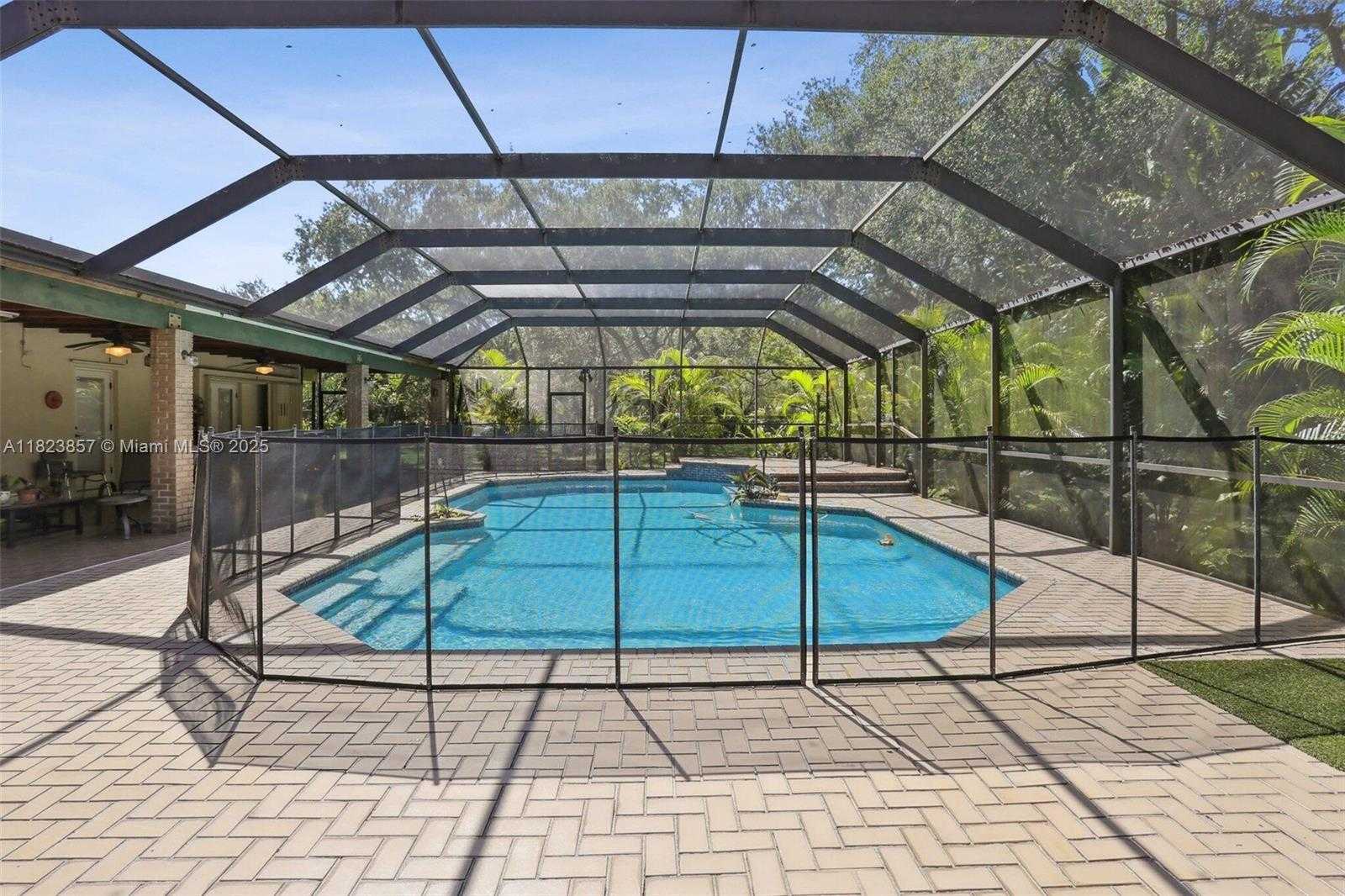 Small Image of 10920 SOUTH WEST 68TH AVE RD, Pinecrest Number 8