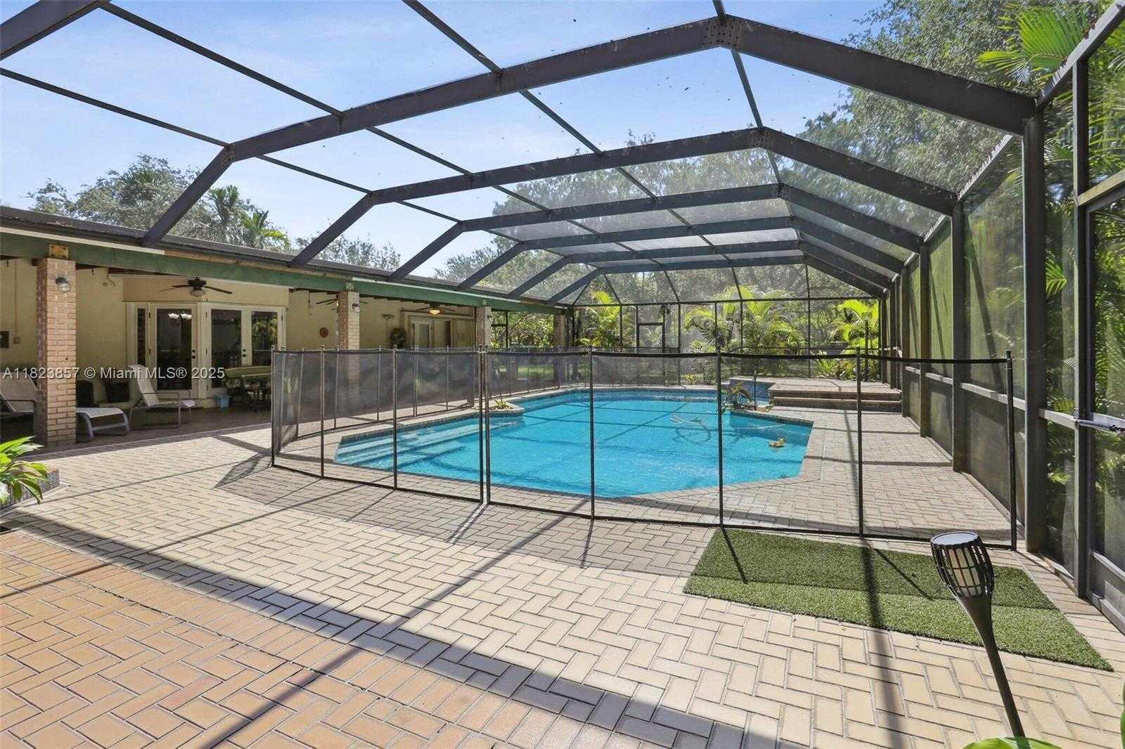 Small Image of 10920 SOUTH WEST 68TH AVE RD, Pinecrest Number 9