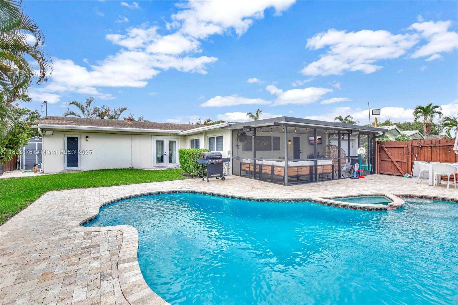 Small Image of 4117 MCKINLEY ST, Hollywood Number 36