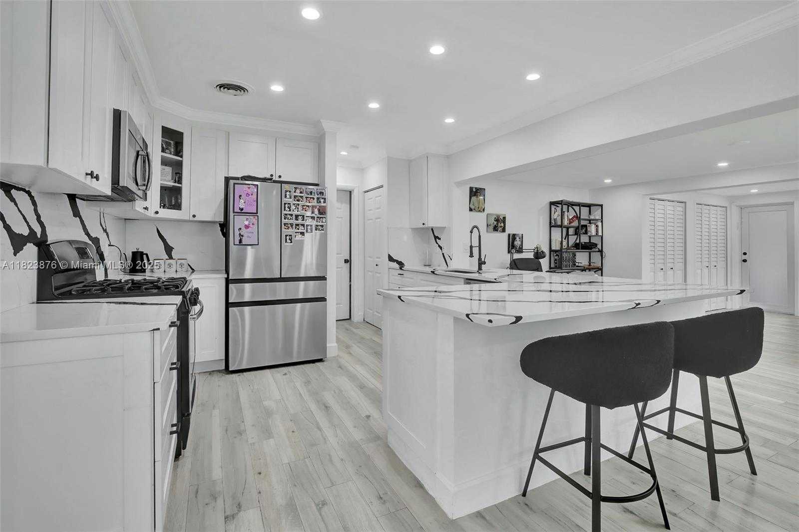 Small Image of 4117 MCKINLEY ST, Hollywood Number 8