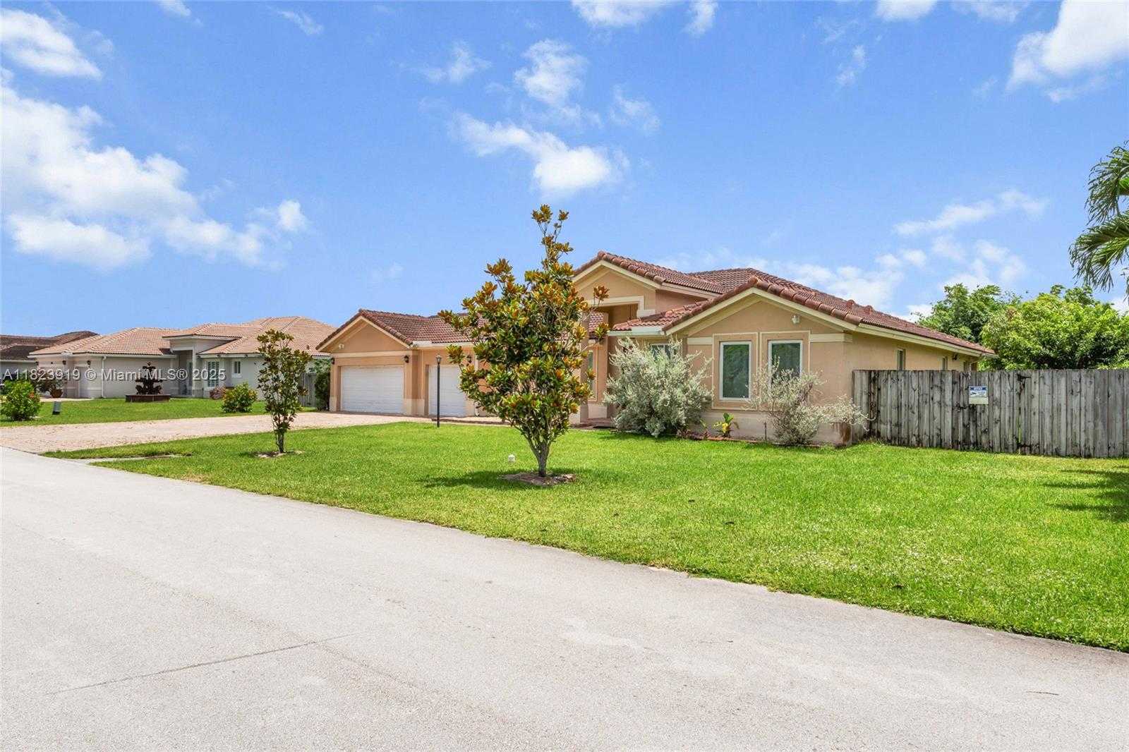 Small Image of 22442 SOUTH WEST 128TH PL, Miami Number 3