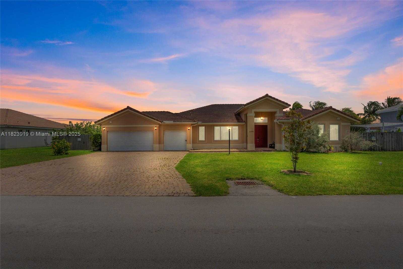 Small Image of 22442 SOUTH WEST 128TH PL, Miami Number 4