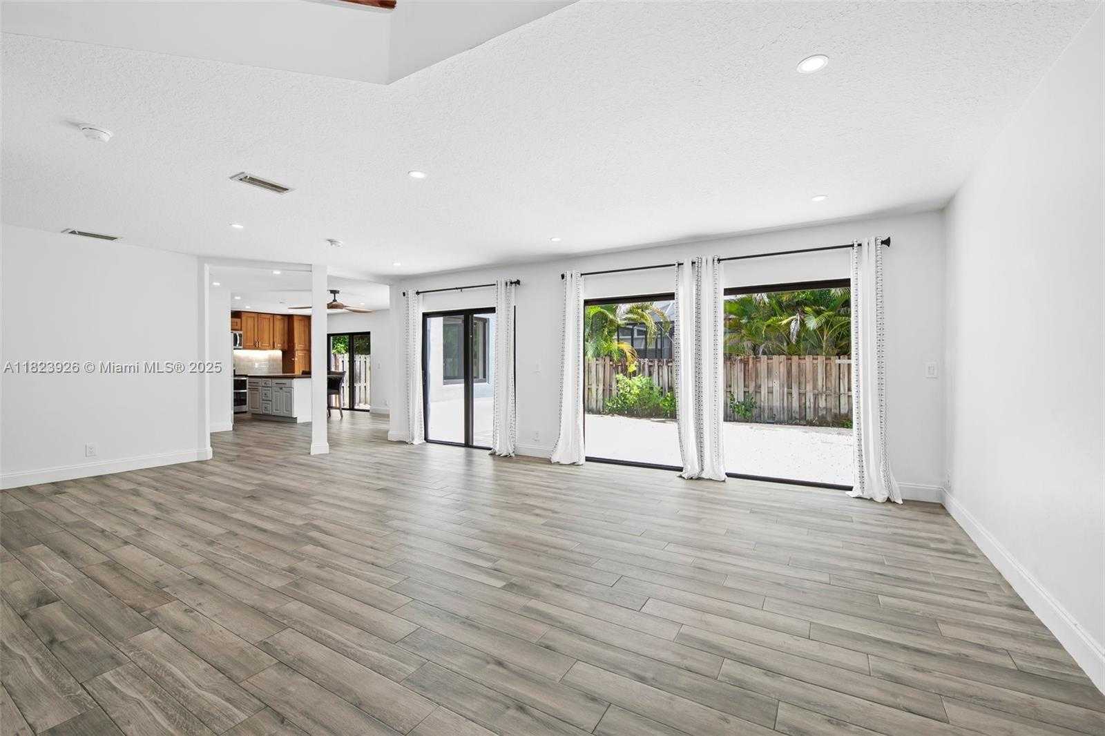 Small Image of 11293 RHAPSODY RD, Cooper City Number 4