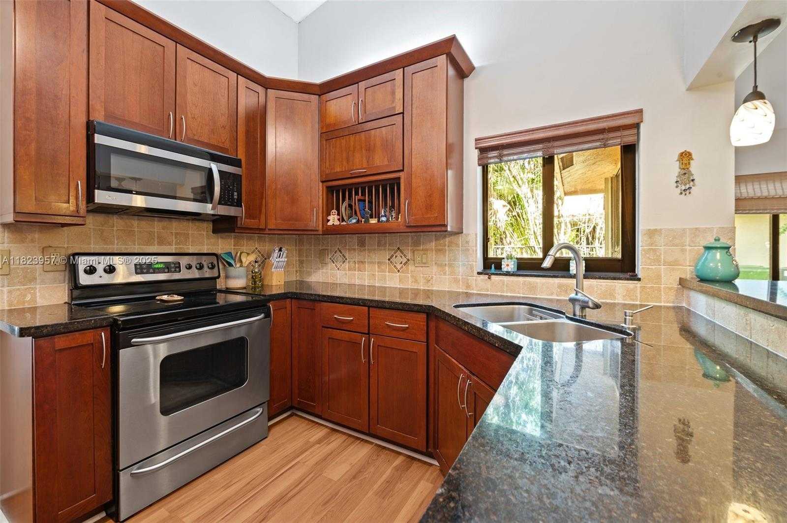 Small Image of 2000 LAKESHORE DR, Weston Number 10