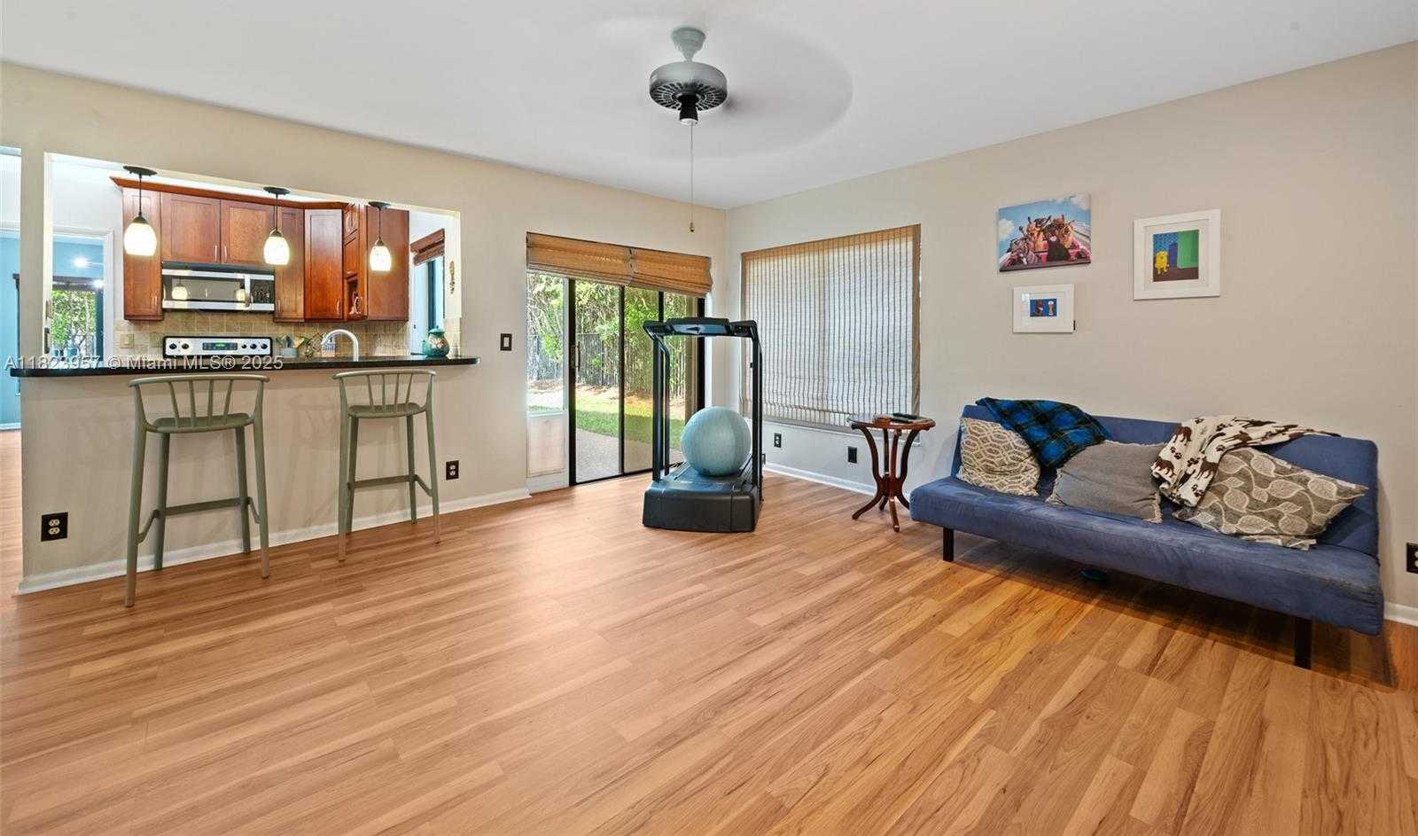 Small Image of 2000 LAKESHORE DR, Weston Number 13