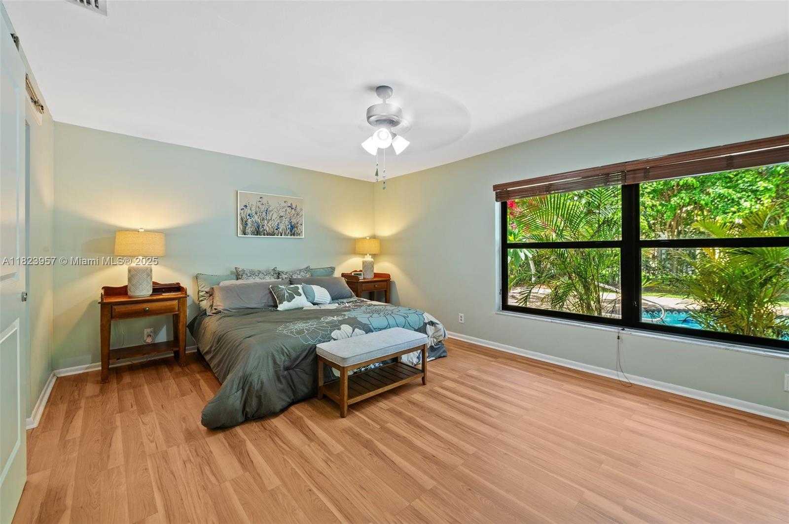 Small Image of 2000 LAKESHORE DR, Weston Number 14