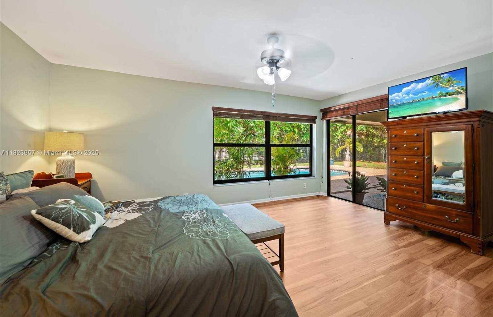 Small Image of 2000 LAKESHORE DR, Weston Number 15
