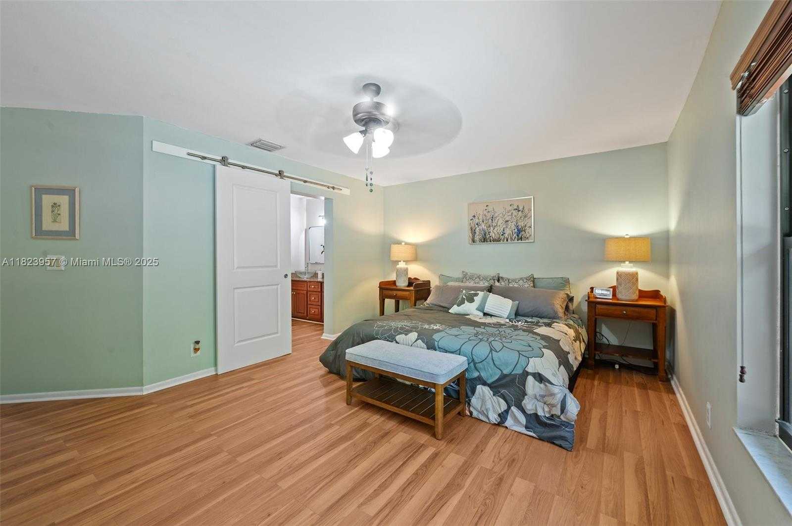 Small Image of 2000 LAKESHORE DR, Weston Number 16