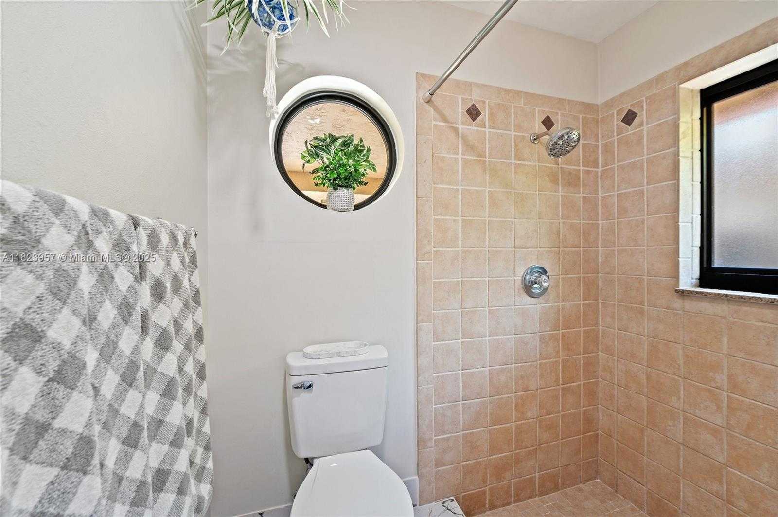 Small Image of 2000 LAKESHORE DR, Weston Number 18