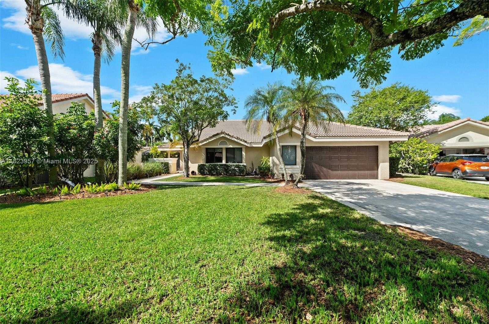 Small Image of 2000 LAKESHORE DR, Weston Number 2
