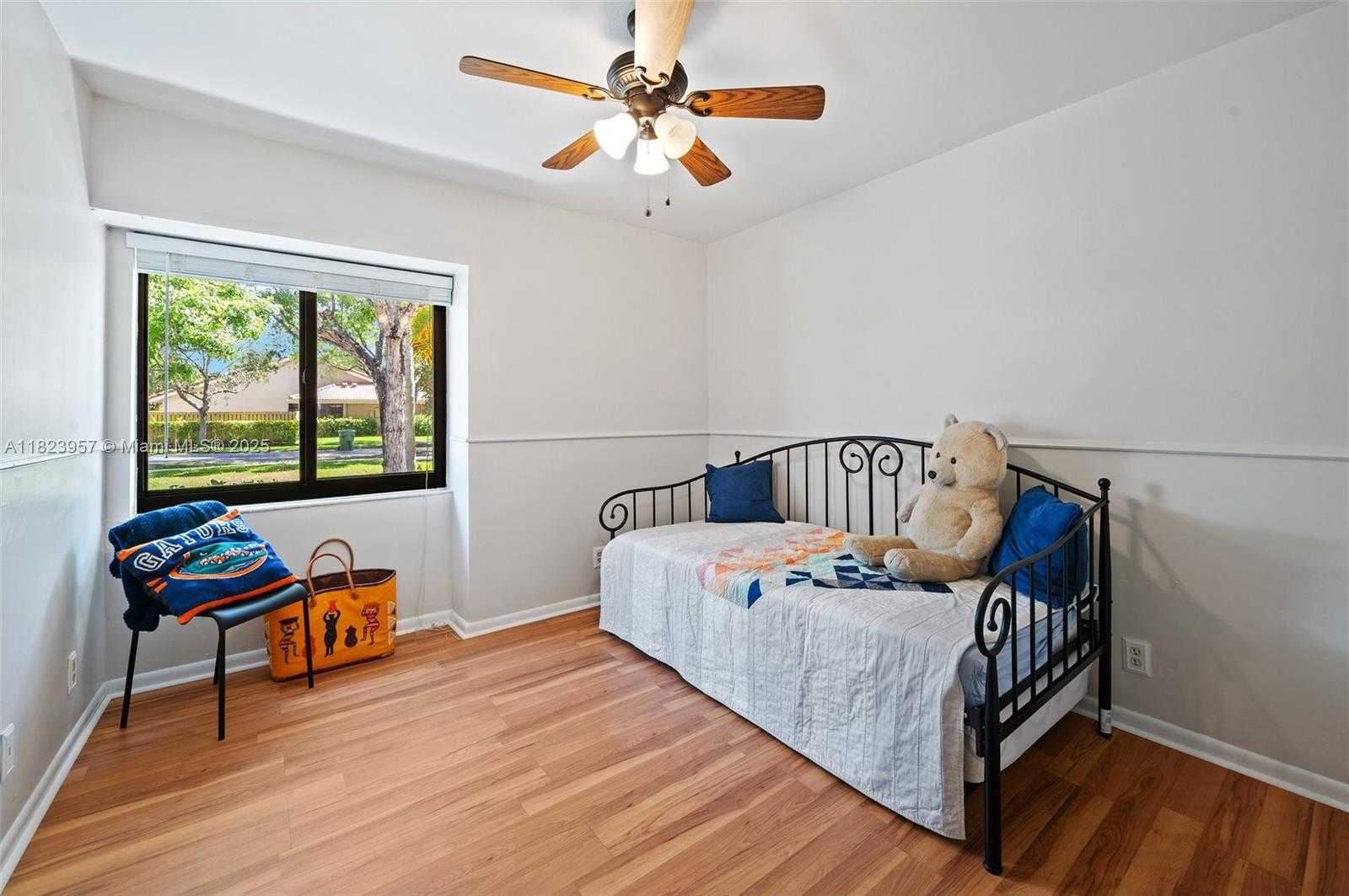 Small Image of 2000 LAKESHORE DR, Weston Number 22