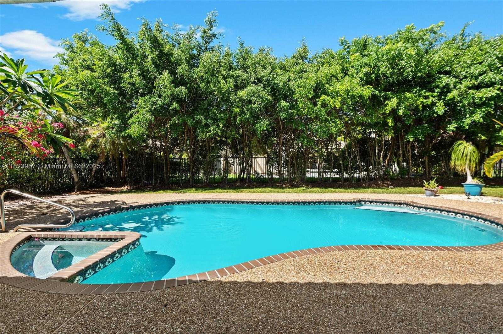 Small Image of 2000 LAKESHORE DR, Weston Number 24