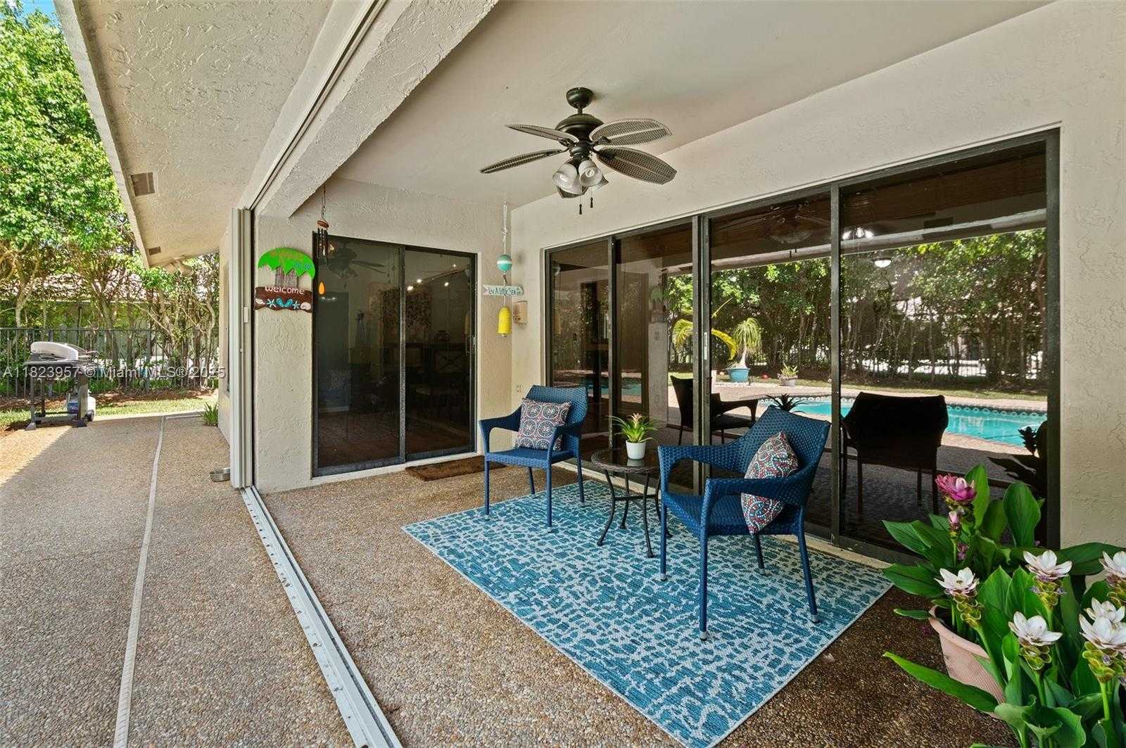 Small Image of 2000 LAKESHORE DR, Weston Number 25
