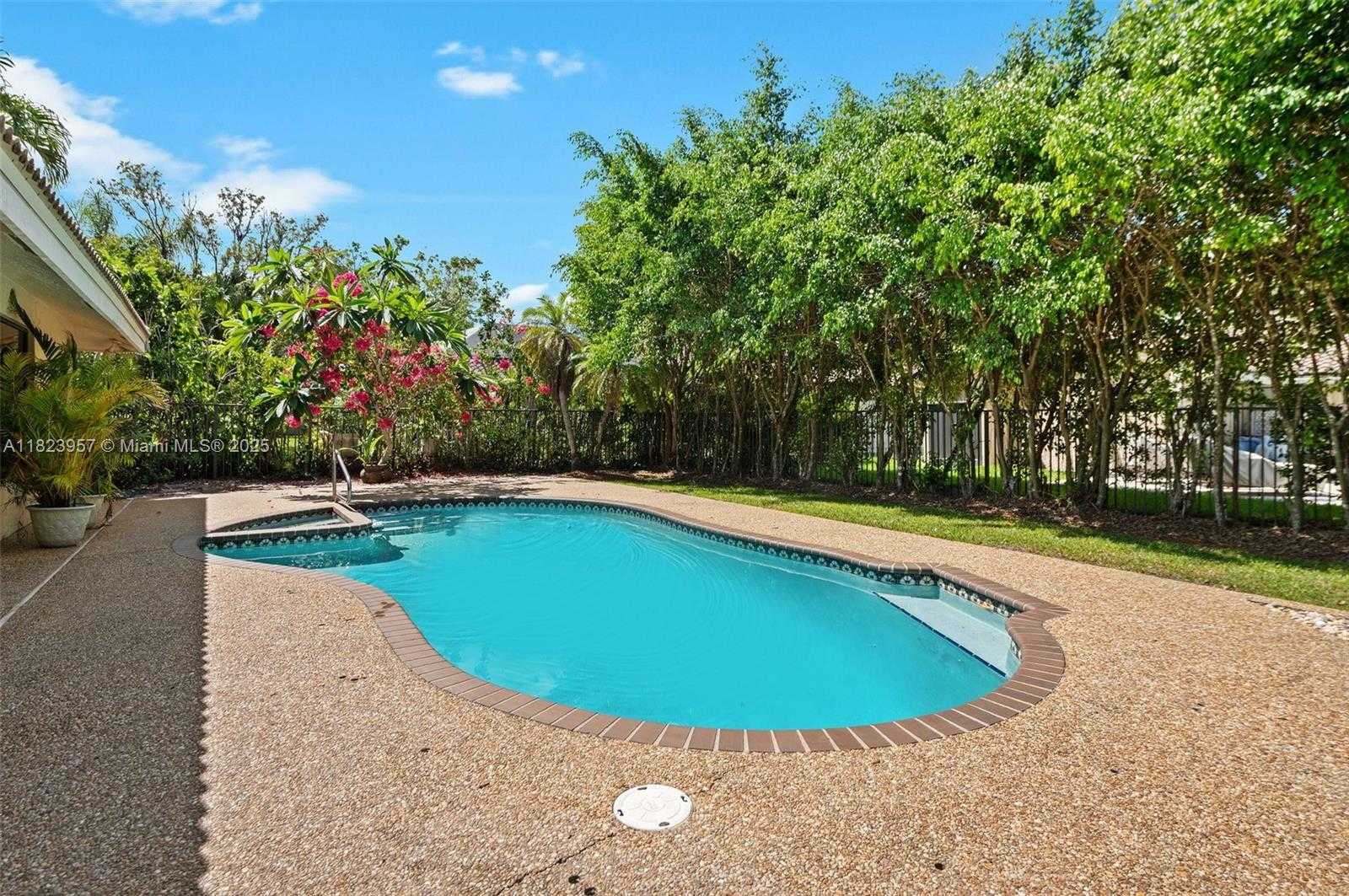 Small Image of 2000 LAKESHORE DR, Weston Number 26