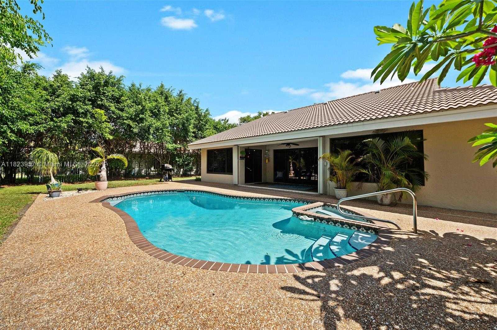 Small Image of 2000 LAKESHORE DR, Weston Number 28