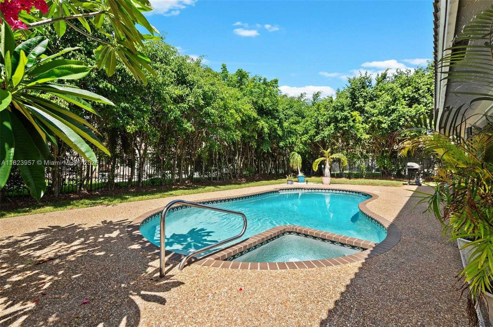 Small Image of 2000 LAKESHORE DR, Weston Number 29