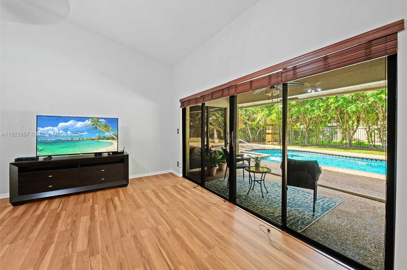 Small Image of 2000 LAKESHORE DR, Weston Number 6