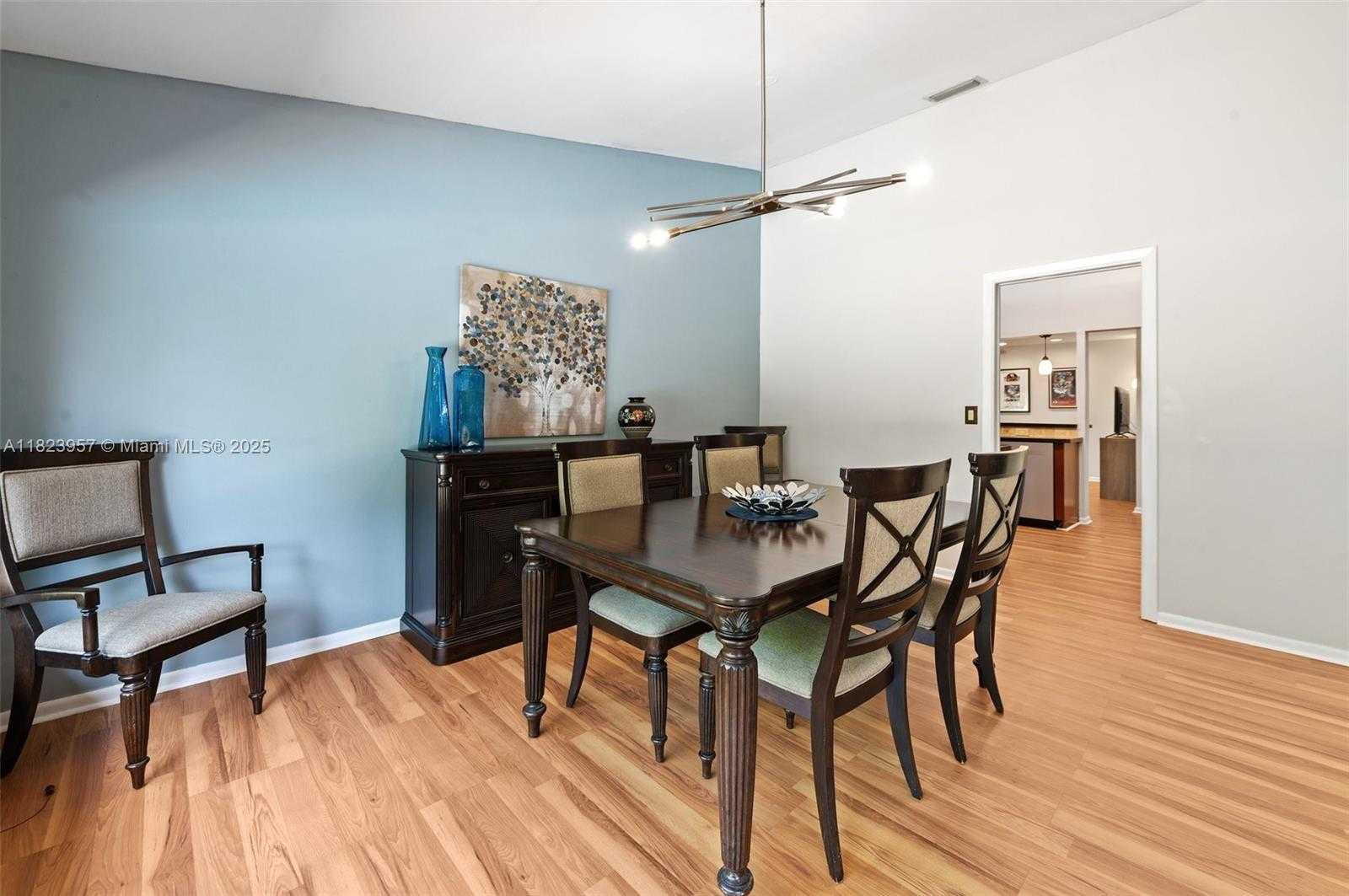 Small Image of 2000 LAKESHORE DR, Weston Number 8