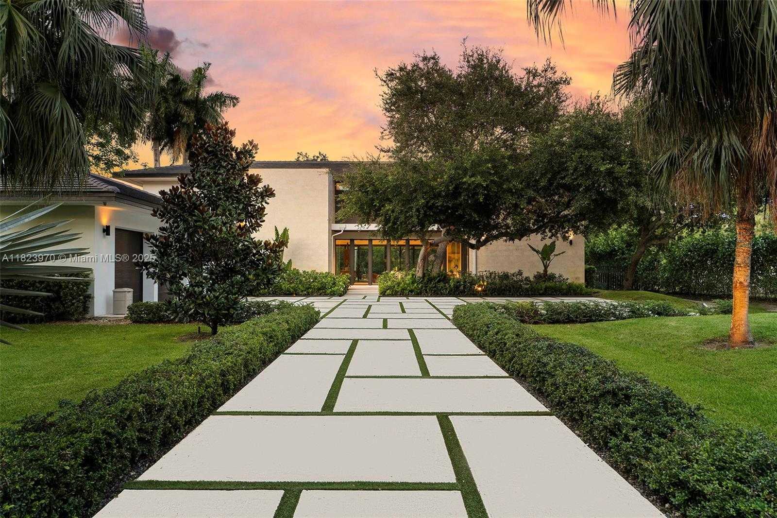 Small Image of 8875 SOUTH WEST 61ST CT, Pinecrest Number 2
