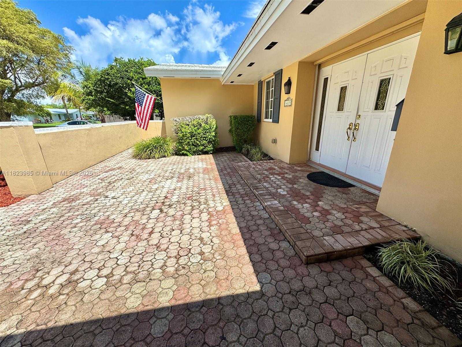 Small Image of 16225 SOUTH WEST 88TH AVE RD, Palmetto Bay Number 2