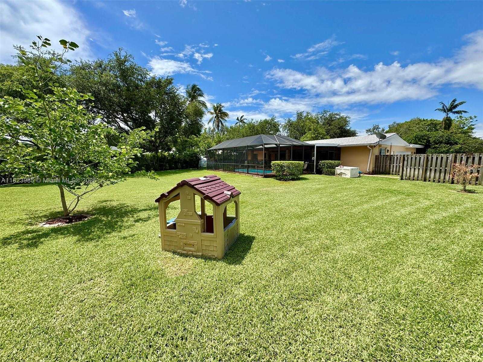 Small Image of 16225 SOUTH WEST 88TH AVE RD, Palmetto Bay Number 24
