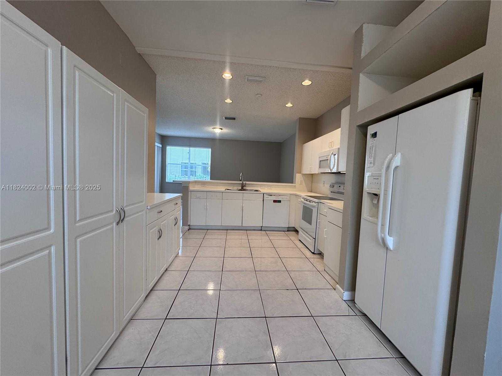 Small Image of 833 STANTON DR, Weston Number 5