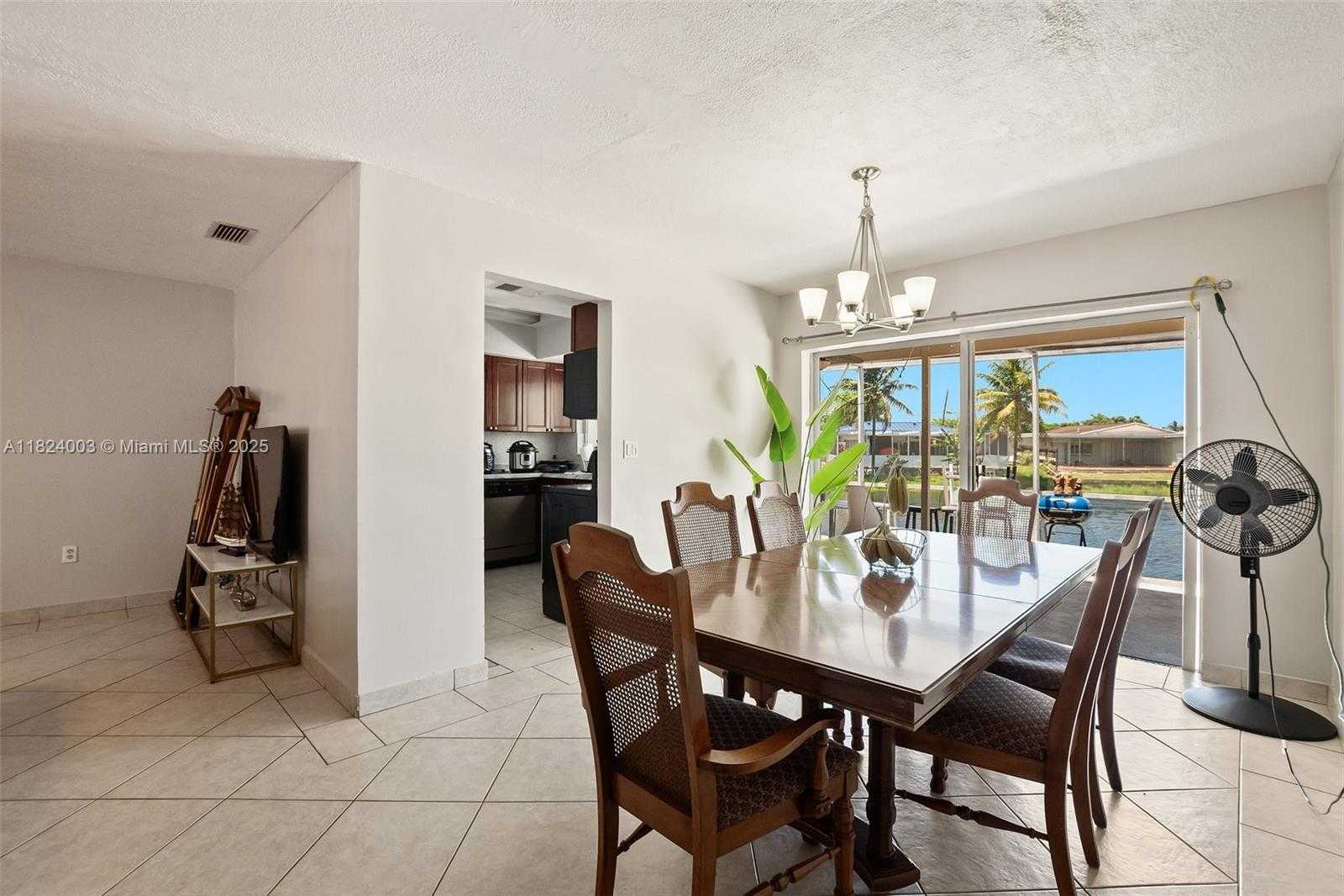 Small Image of 3813 SOUTH LAKE TER, Miramar Number 10
