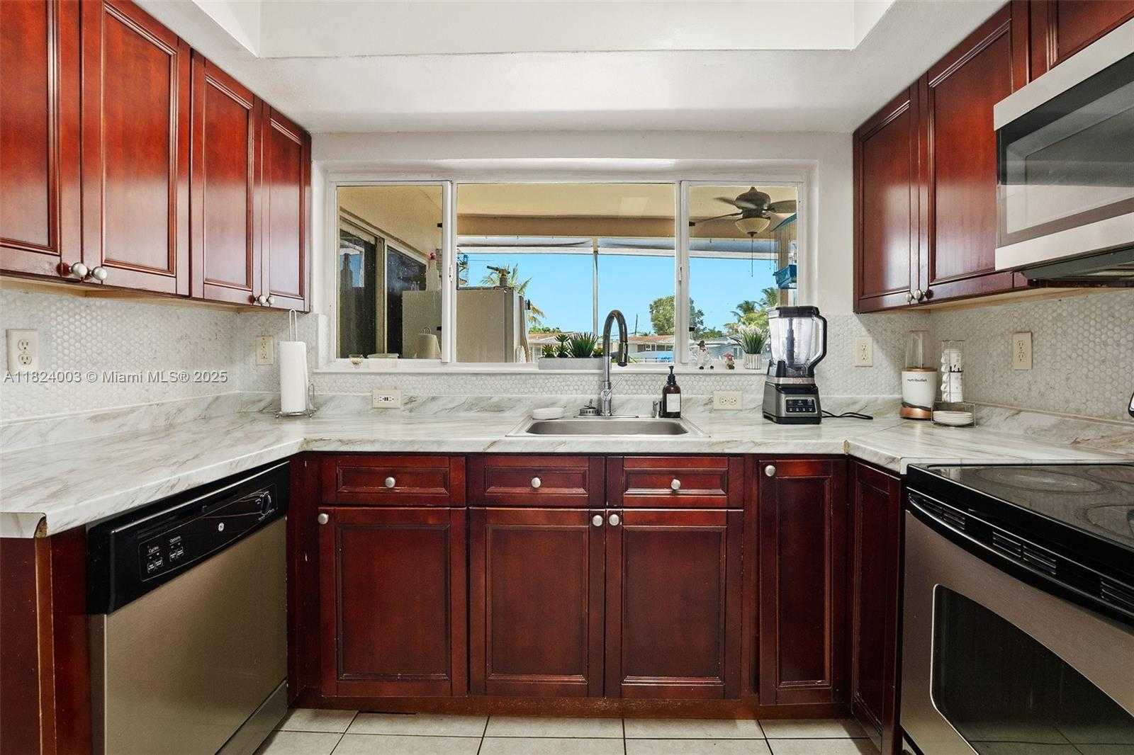 Small Image of 3813 SOUTH LAKE TER, Miramar Number 13