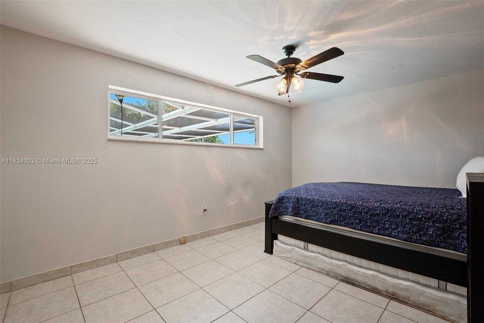 Small Image of 3813 SOUTH LAKE TER, Miramar Number 15