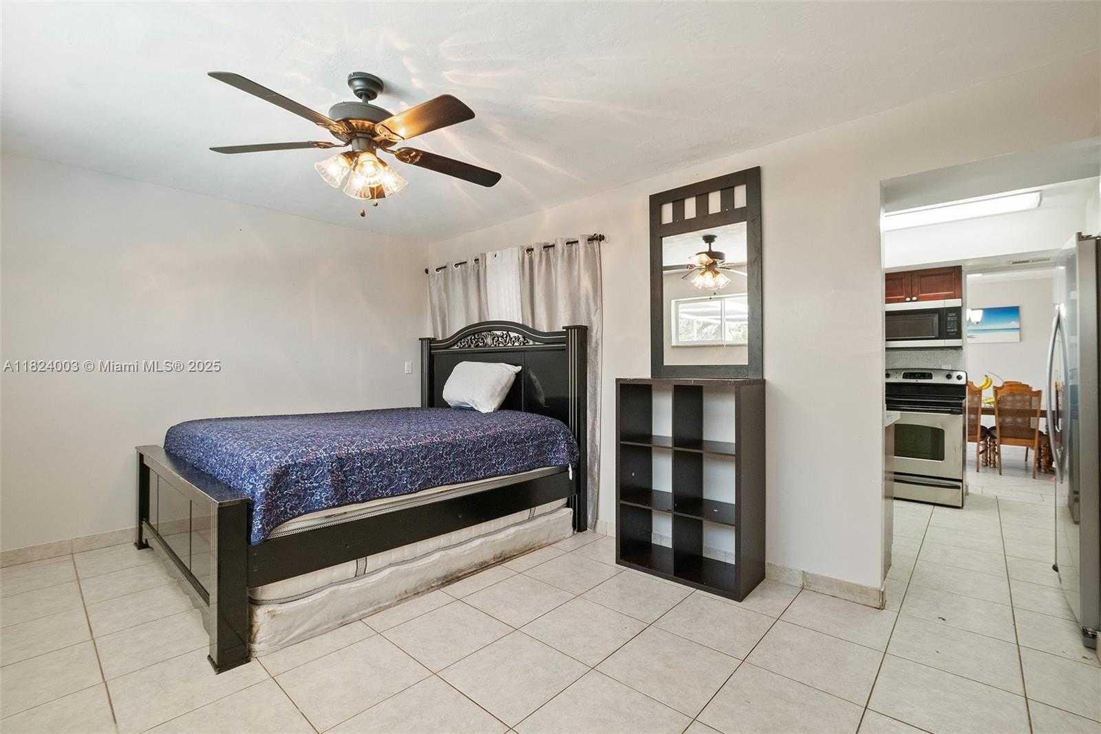 Small Image of 3813 SOUTH LAKE TER, Miramar Number 16