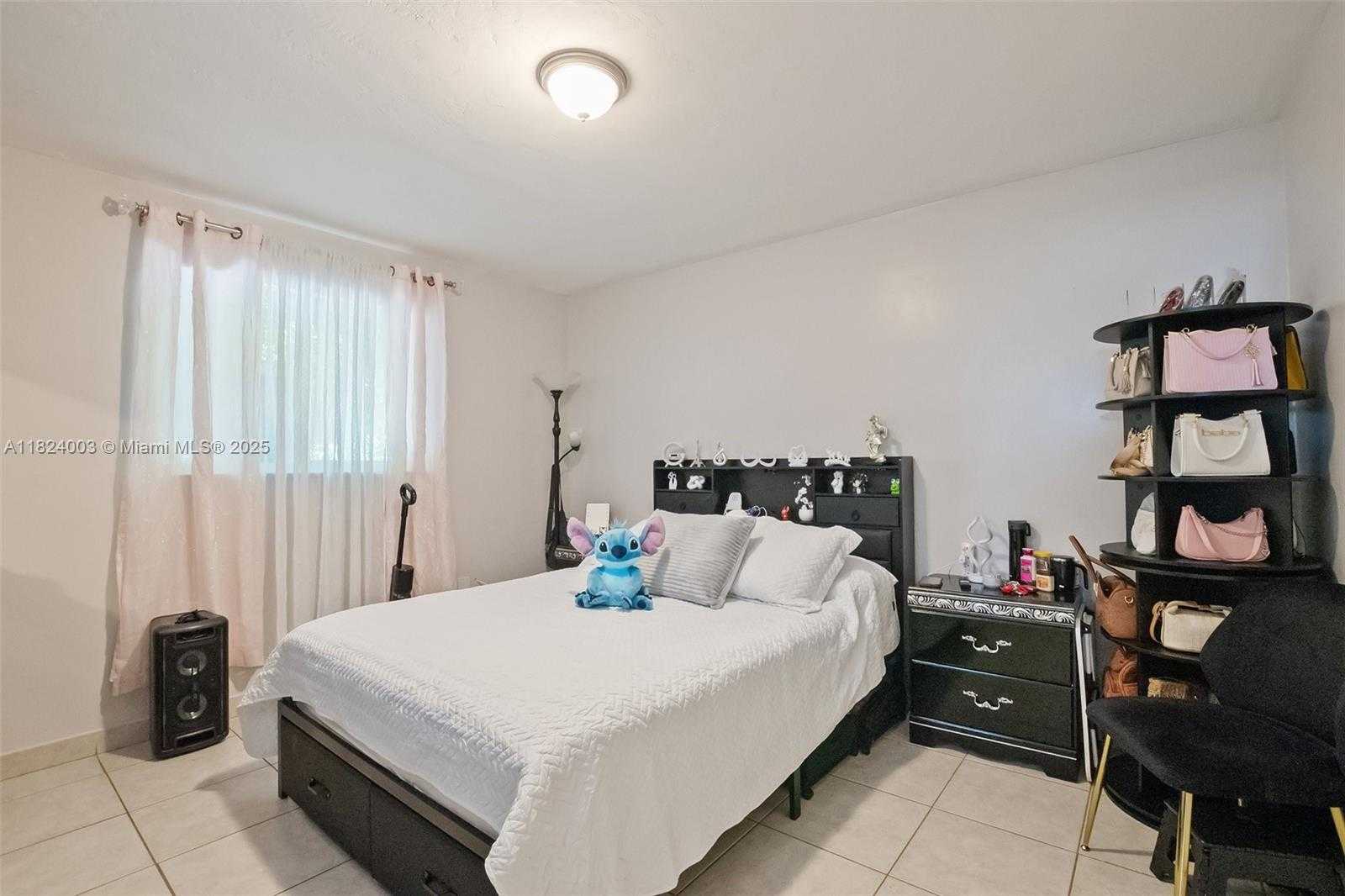 Small Image of 3813 SOUTH LAKE TER, Miramar Number 19
