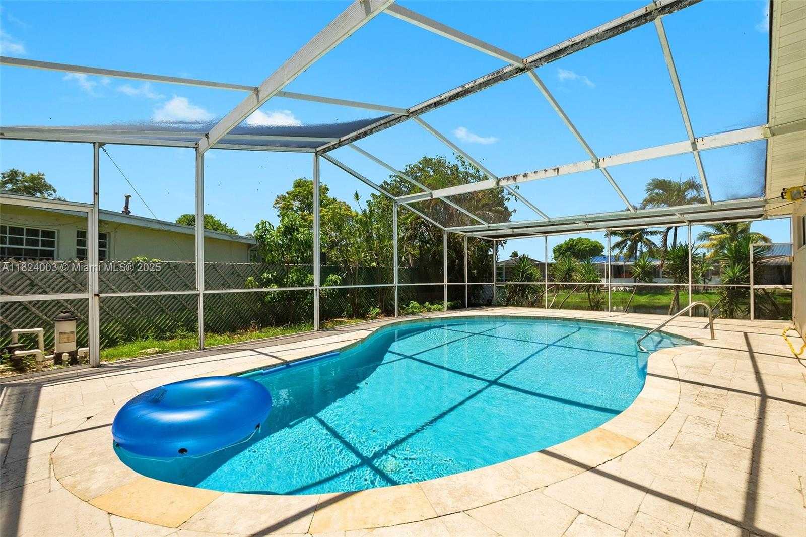 Small Image of 3813 SOUTH LAKE TER, Miramar Number 2