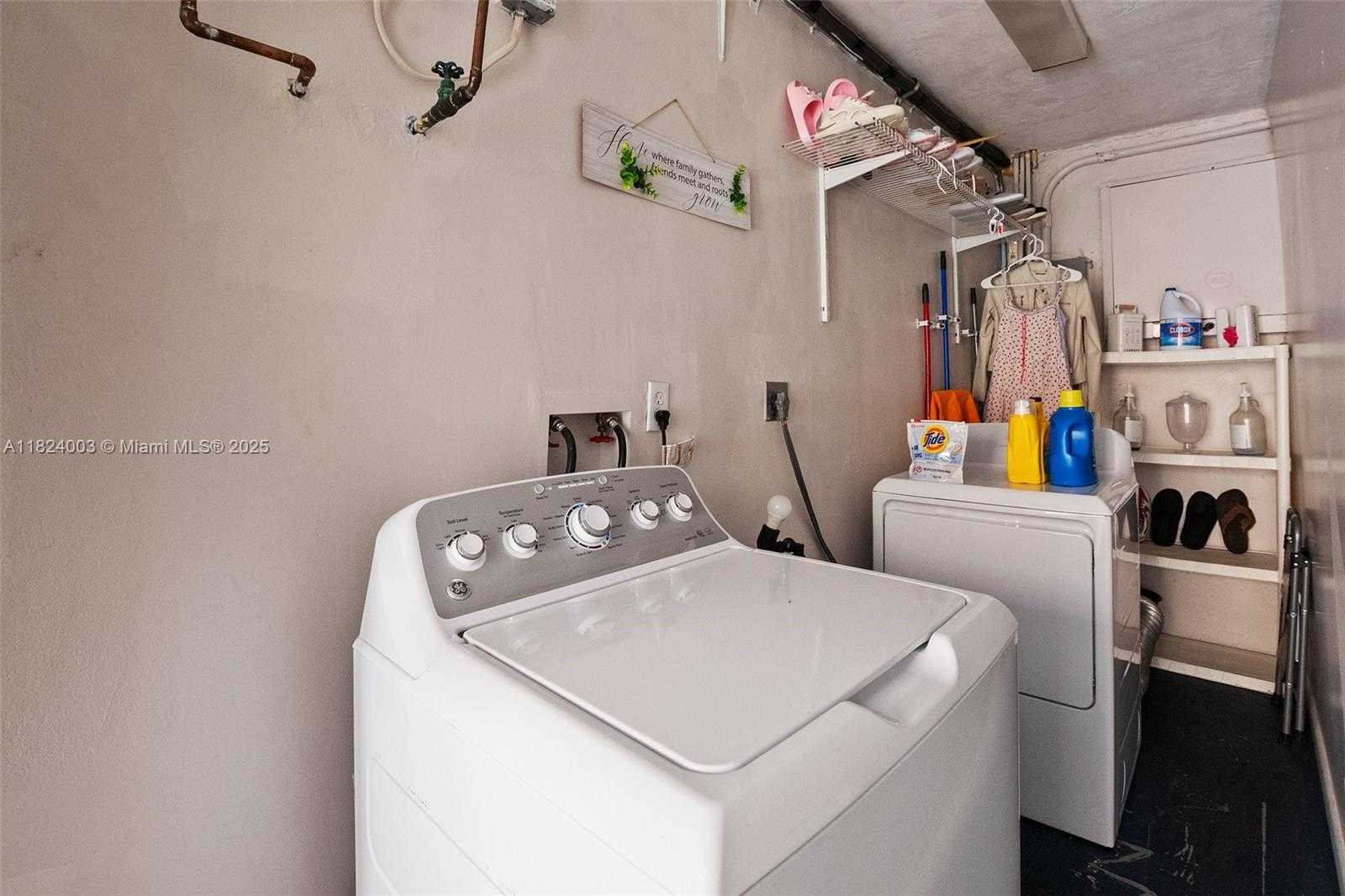 Small Image of 3813 SOUTH LAKE TER, Miramar Number 22