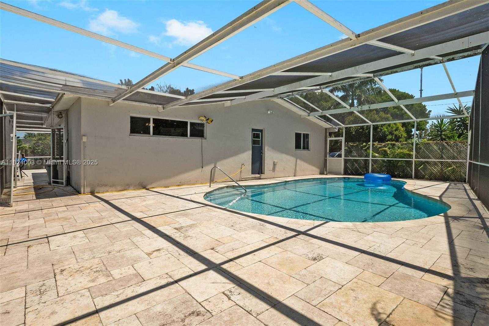 Small Image of 3813 SOUTH LAKE TER, Miramar Number 24