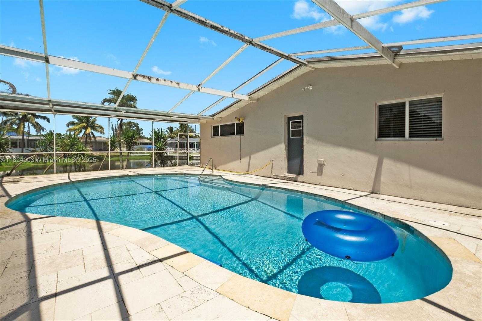 Small Image of 3813 SOUTH LAKE TER, Miramar Number 25