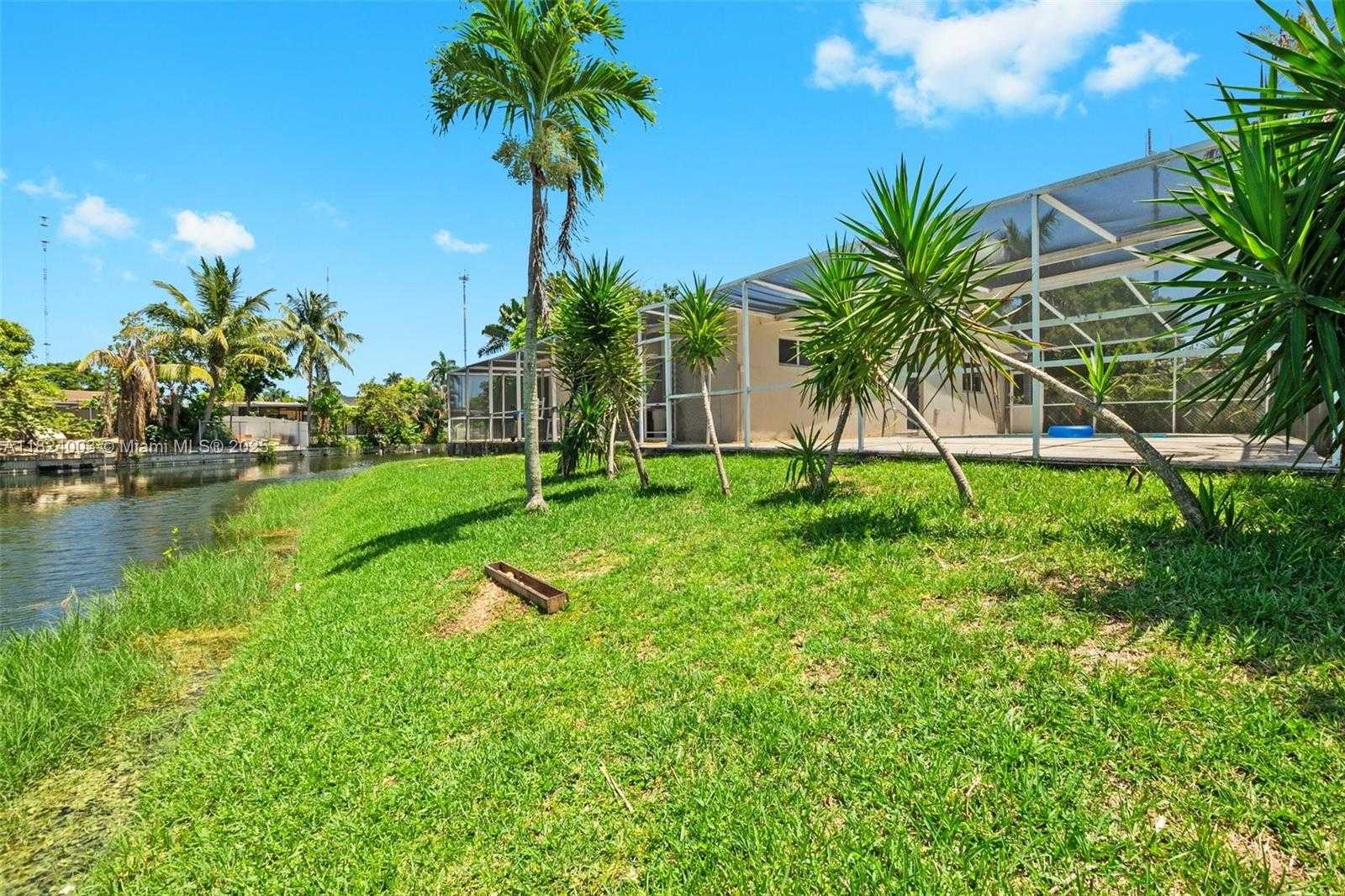 Small Image of 3813 SOUTH LAKE TER, Miramar Number 29